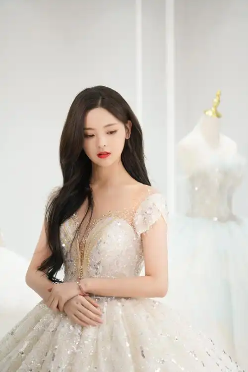 杨超越无水印高清婚纱图