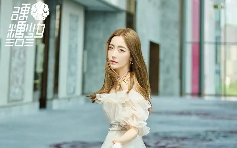 王艺瑾仙女纱裙写真桌面壁纸