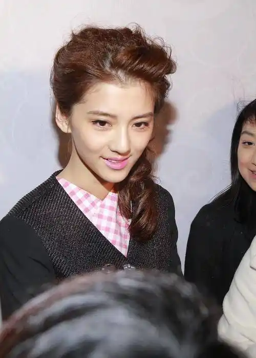 林峰前女友吴千语晒旅游照,搭上富三代男友,生活多姿多彩_富豪_照片