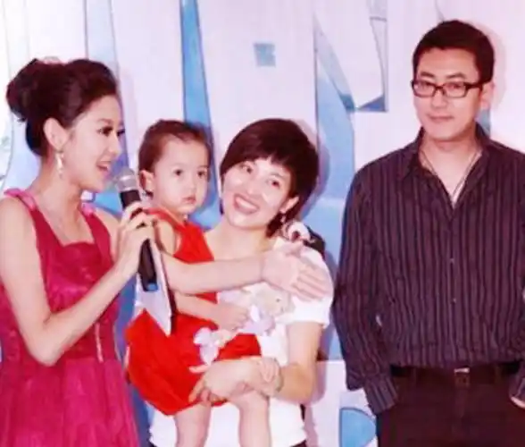 鲁健:32岁娶小6岁郑天亮,婚后分居15年,分居背后有辛酸和温情_女儿