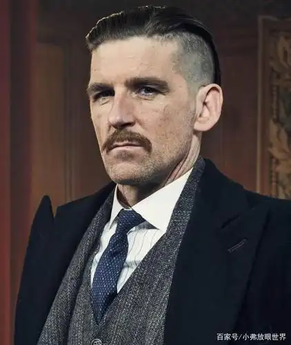 英剧《浴血黑帮》中谢尔比三兄弟