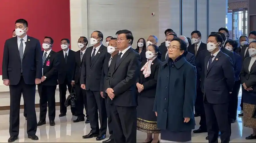 老挝人革党中央总书记打卡中国共产党历史展览馆