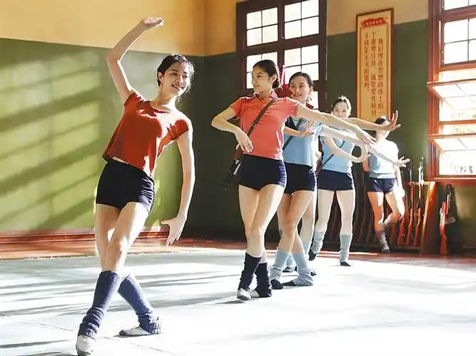 影片《芳华》夺得最佳电影,演员古天乐和张艾嘉分获最佳男,女主角.