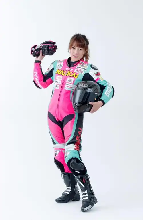 p data-id="gnwu3knlz1">李睿纭(英文名:vita),中国台湾省 span