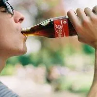 可乐头像男_喝可乐的男生头像图