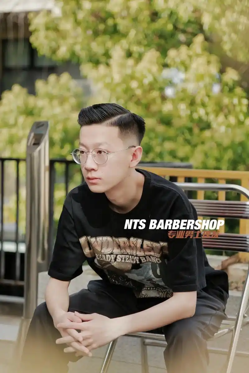 美式渐变短油头/男生春夏发型推荐.这位客人是做外贸的,目前整 - 抖音