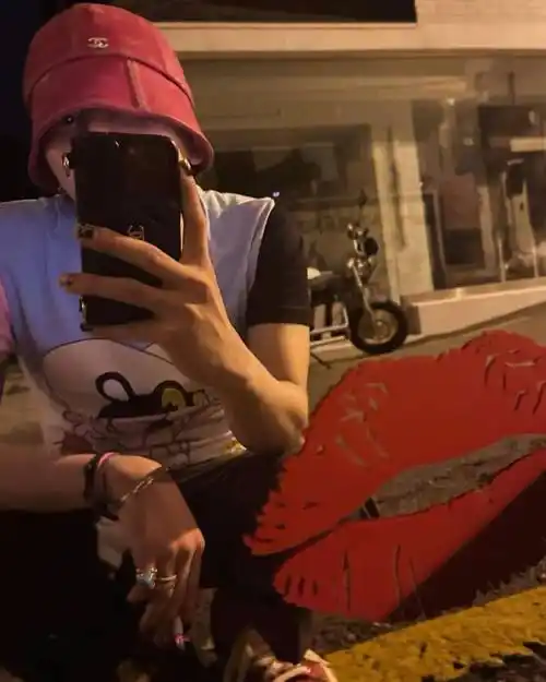 最新权志龙ins更新照片 676767自拍照