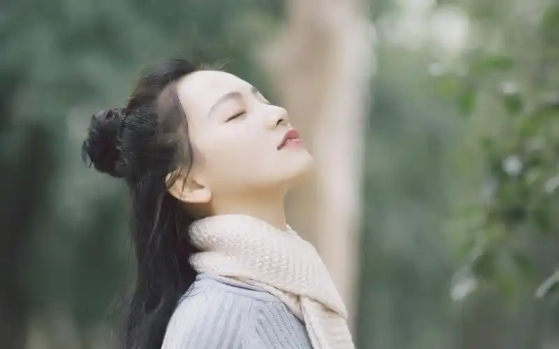 武大校花黄灿灿图片壁纸(3/18)