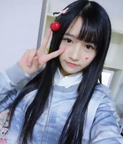 教育 >> 正文   近日14岁的snh48组合成员费沁源双马尾发型清纯照片在