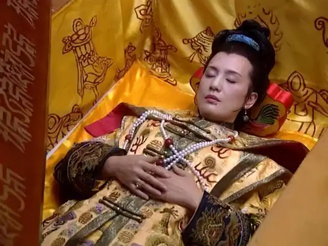 康熙王朝容妃去洗恭桶皇权社会的女性聪明不等于智慧