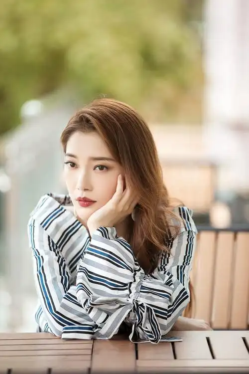 《完美关系》开播引热议 田依桐化身完美闺蜜获好评_佟丽娅