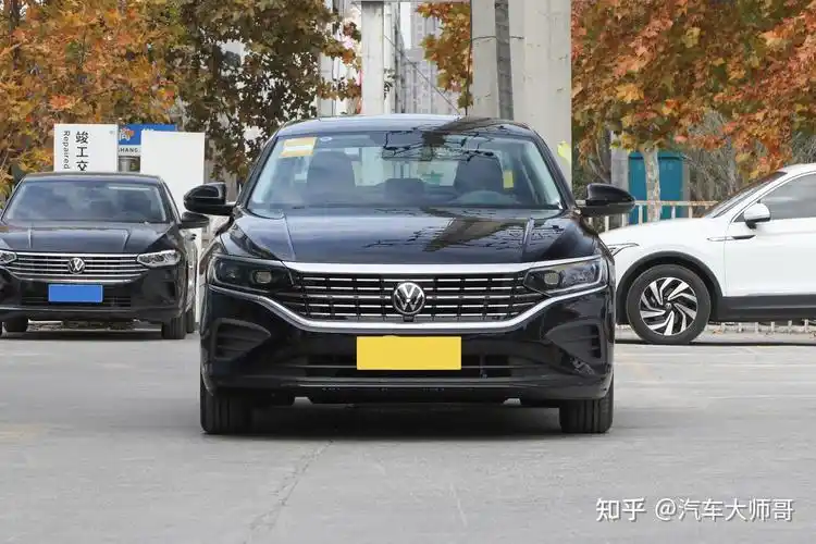 售价方面,定位为中型轿车的上汽大众帕萨特,官方指导价为18.19-24.