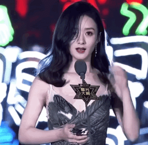 赵丽颖出席活动生图,生过孩子的颖宝状态依旧优雅洒脱!