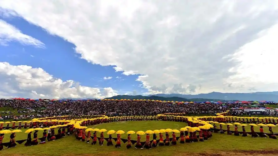7月20日 凉山彝族火把节圣火将在普格点燃