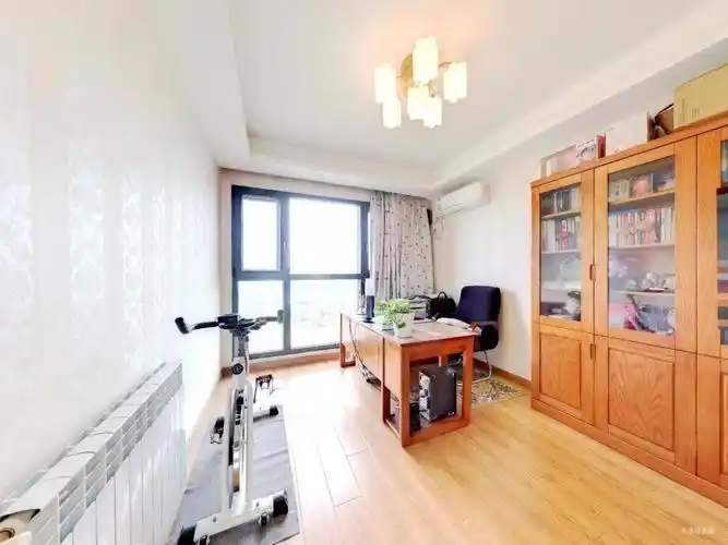 麒麟山庄 经典三室 居家装修 保养的好 可直接领包即住