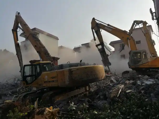 现场房屋拆除一角.