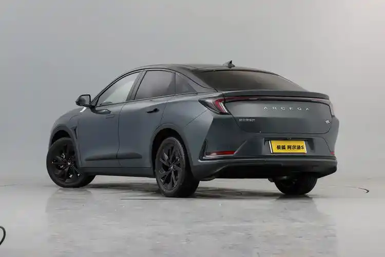 极狐阿尔法s森林版上市,最高续航735公里,售价18.98万元起