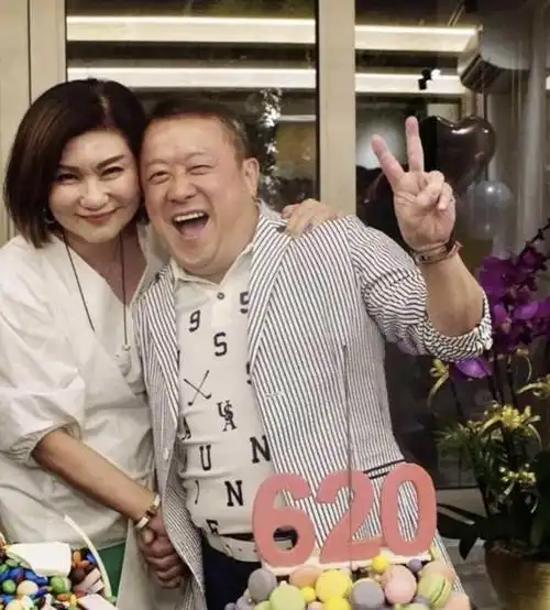 tvb高层在家办过年派对与爱将黄宗泽贴脸合照星二代集体登