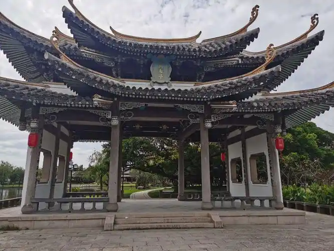 双节陪伴父母亲去温州江心寺游