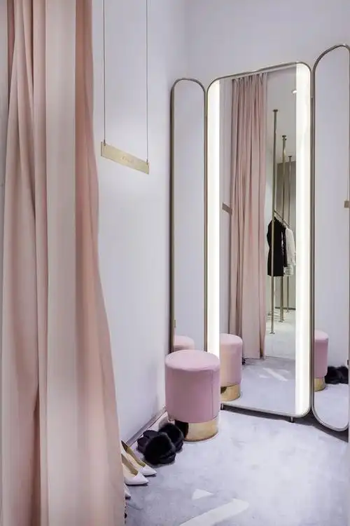 服装店试衣间.jpg