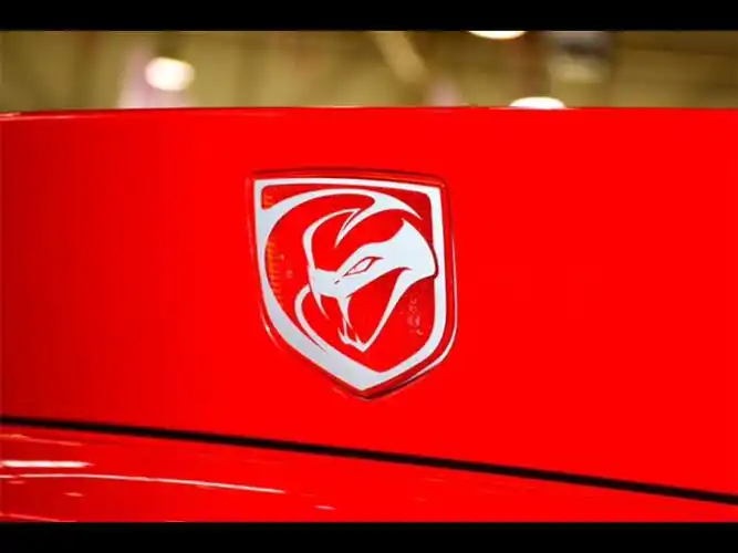 手动挡停车场道奇蝰蛇车标教程