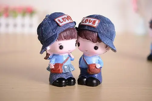 卡通牛仔裤 对人戴帽子树脂摆件 情侣树脂摆件情侣互赠礼物