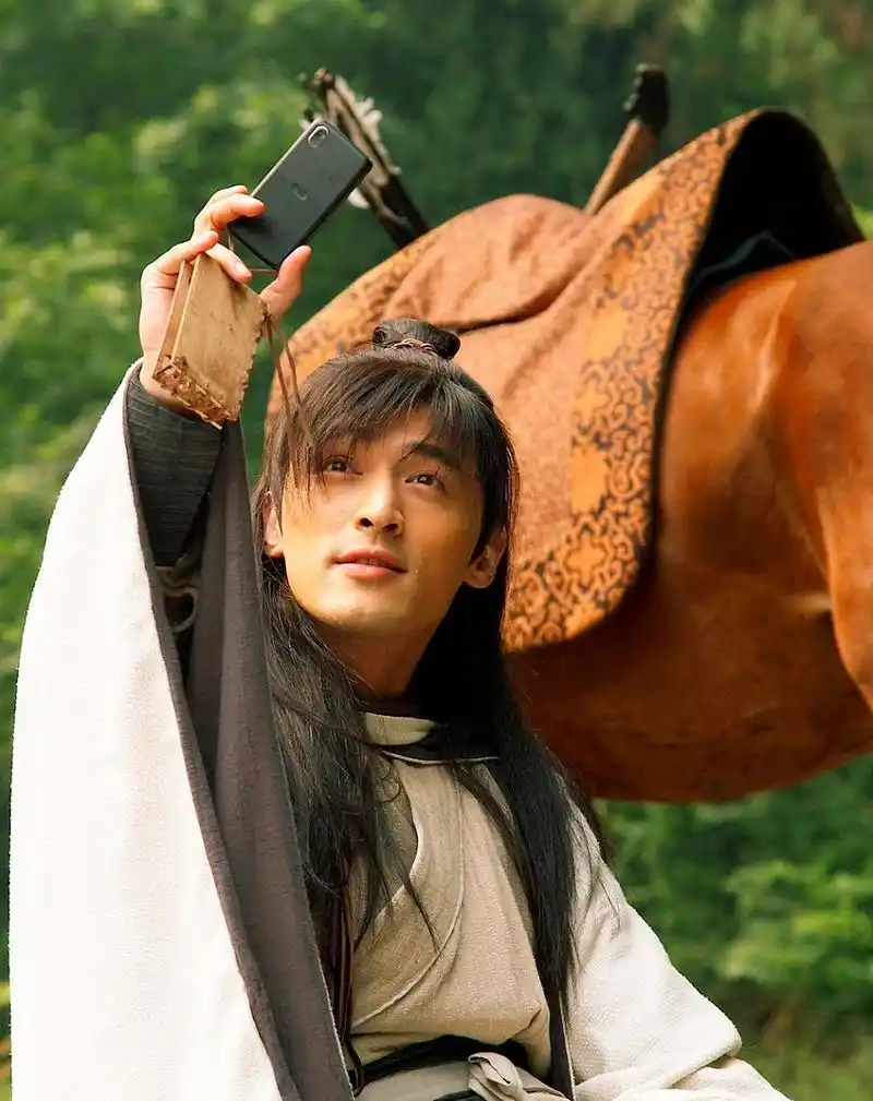 彭昱畅想见胡歌迪丽热巴# 彭昱畅为何如此向往胡歌和迪丽热巴?