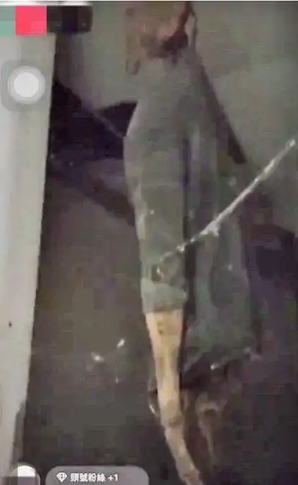 吓人台湾主播去废弃医院探险意外拍到上吊干尸