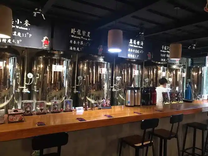 精酿啤酒屋设备-酒店设备-公司产品-济南中德啤酒设备有限责任公司