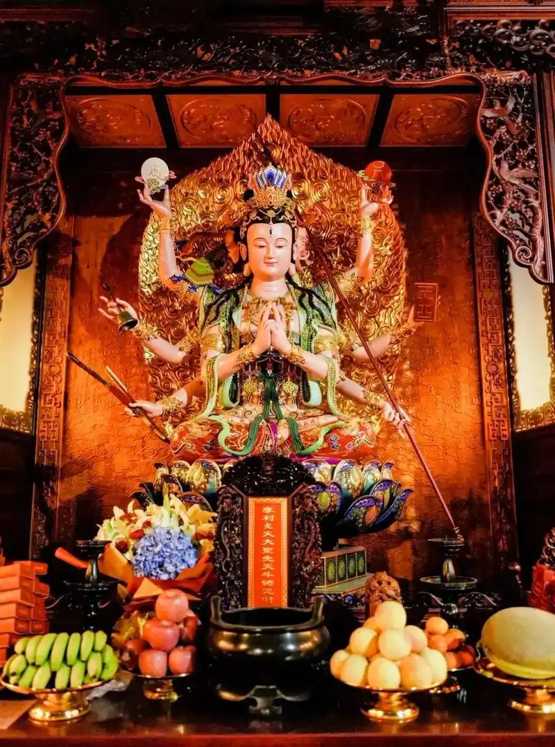 斗姆元君是掌管诸天星辰,她是北斗众星之母.