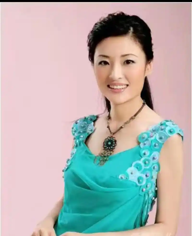 央视最美主持人周涛 - 抖音