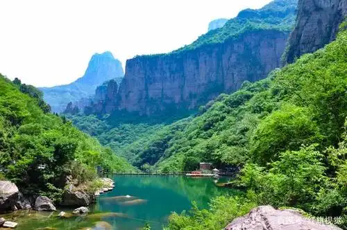 畅游新乡辉县八里沟风景区