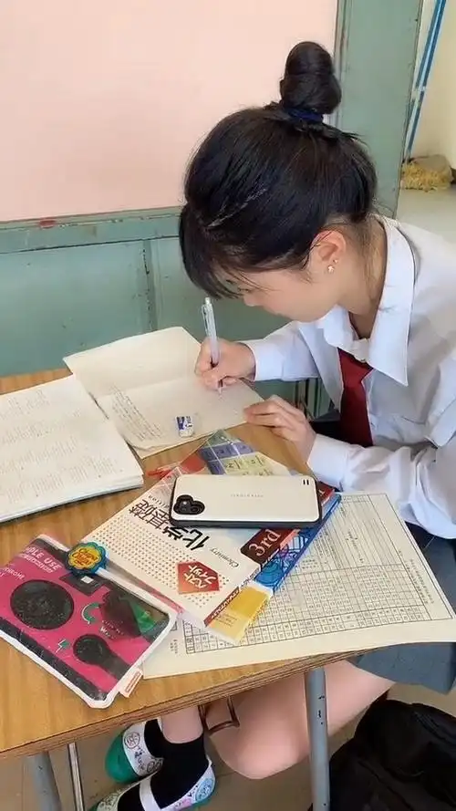 看看日本爱学习的大学生做作业多么认真,真是太棒了!