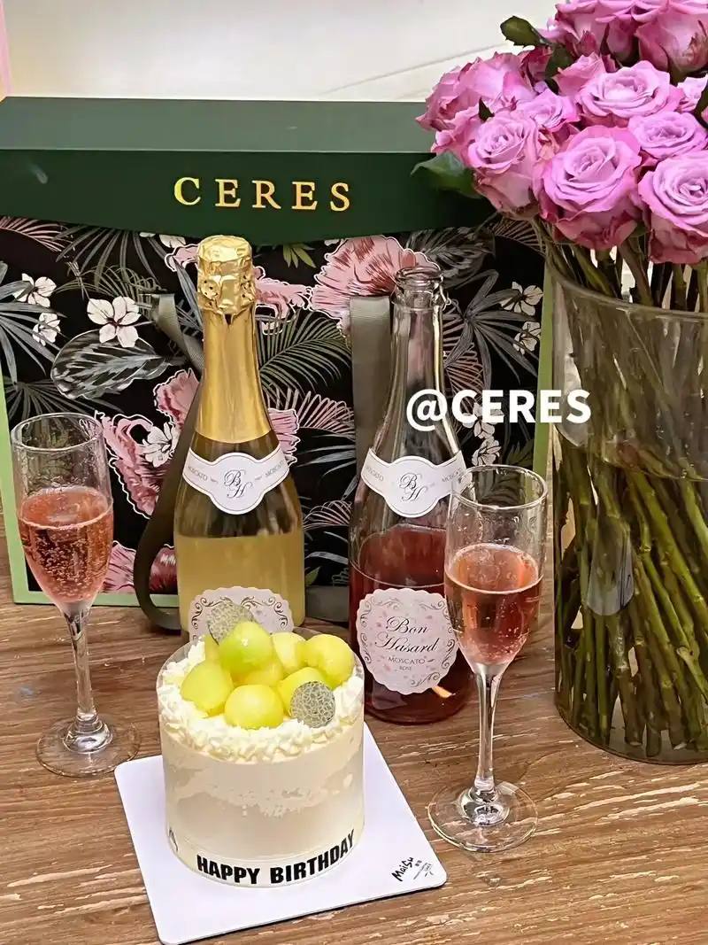 做个精致的猪猪女孩儿00香槟起泡酒礼盒.