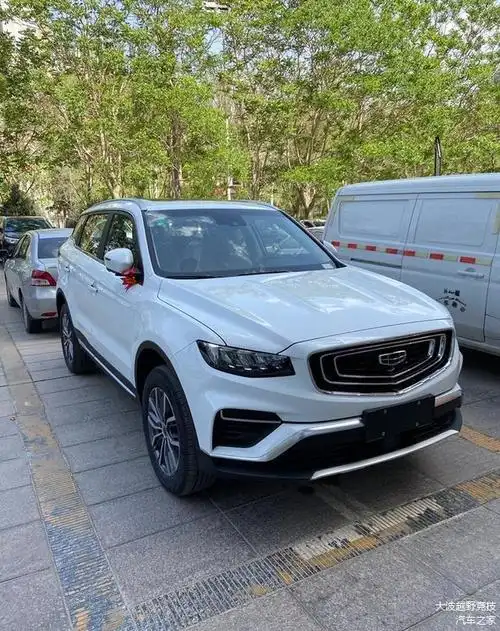 吉利博越的异响严重吗它的空间大吗车主谈了很多小毛病