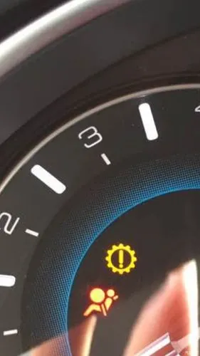 显示屏上面显示的一个太阳里面一个感叹号是什么原因造成的?