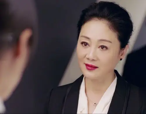 《橙红年代》梅姐下线 "戏骨"王姬惊艳演技获赞