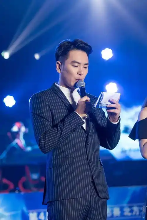 电视台主持人的电竞梦担任赛事导演提升配合意识及职业精神