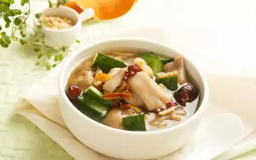 煲海带猪蹄汤,挑选优质的海带比猪蹄重要,大厨分享:海带味更浓