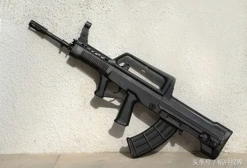 95式自动步枪是由中国兵器装备集团公司208研究所研制的突击步枪,主