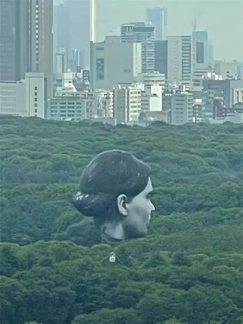 日本奥运赛场上空出现巨大人脸晚上直接吓尿