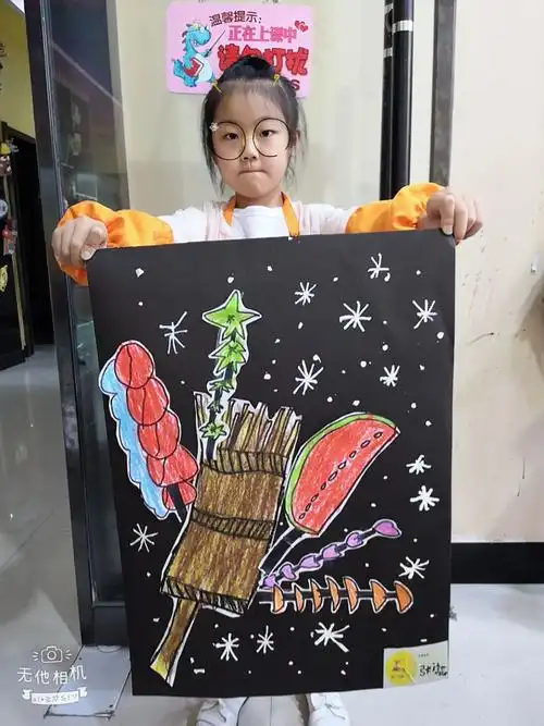 《冰糖葫芦》,宝贝们坚持画作业才会进步的更快涂色要认真!