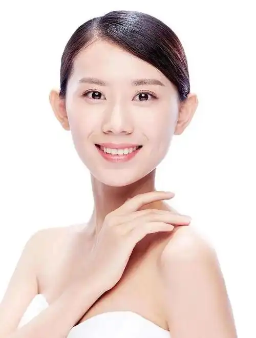 每个女生都希望自己有一张漂亮的脸,但前提是五官端正皮肤白皙,有些