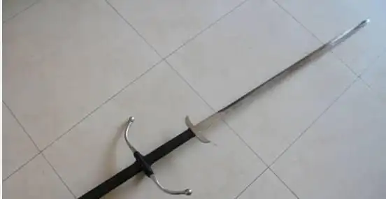 一起看看德国双手剑是中世纪末和文艺复兴时期雇佣兵所使用的最著名的