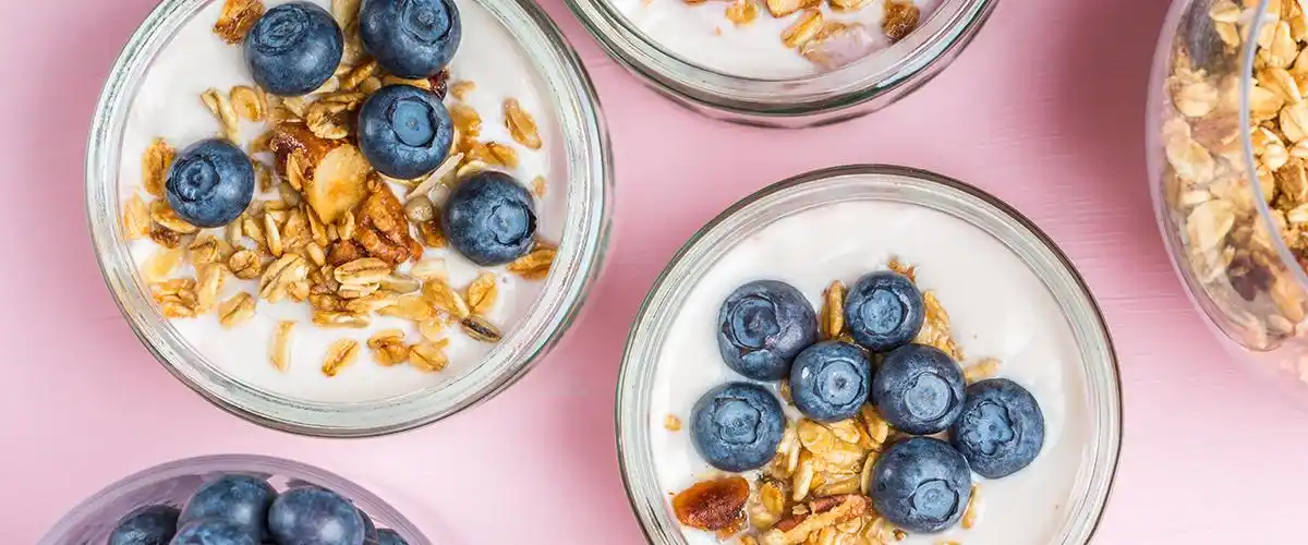 diy cbd yogurt parfait with infused honey
