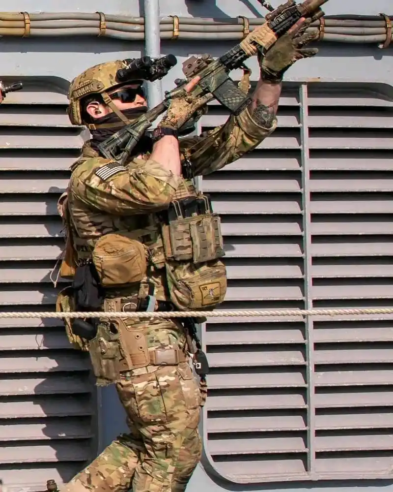 海豹突击队和eod爆炸物处理部队一起联合训练. #海豹突击 - 抖音