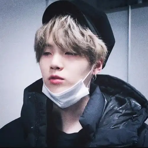 闵玧其 ◎简约男友风