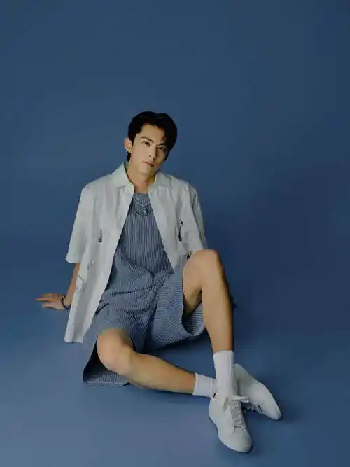 王鹤棣运动风造型写真曝光 洋溢青春活力荷尔蒙_影视资讯网明星报道