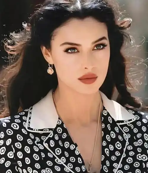 莫妮卡61贝鲁奇意大利国宝级性感女神她的美不仅仅是传说