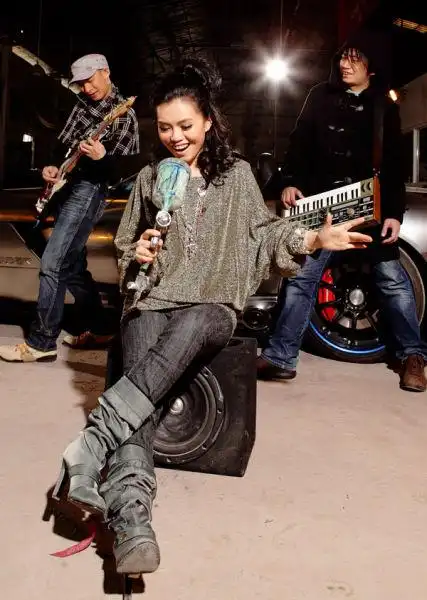 与非门lilisay加盟moma后山音乐艺术节